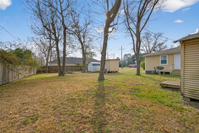 106 Longstreet Road, Willis, TX 77378