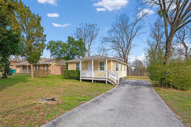 106 Longstreet Road, Willis, TX 77378