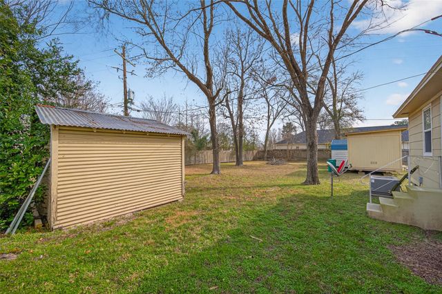 106 Longstreet Road, Willis, TX 77378