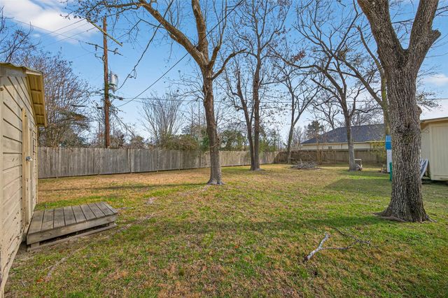 106 Longstreet Road, Willis, TX 77378
