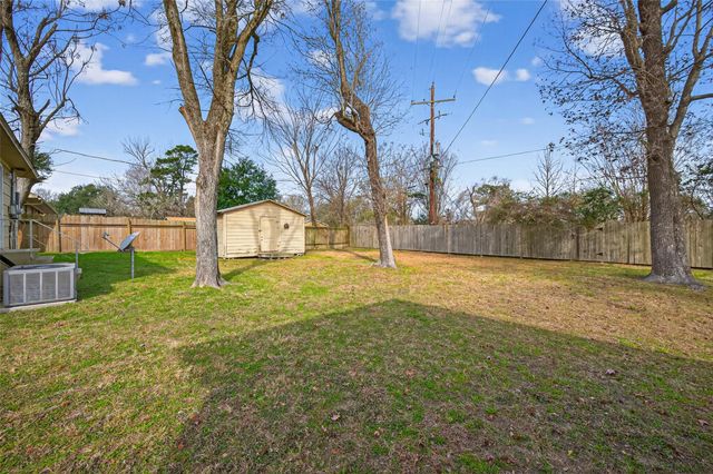106 Longstreet Road, Willis, TX 77378