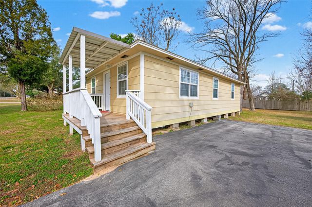 106 Longstreet Road, Willis, TX 77378