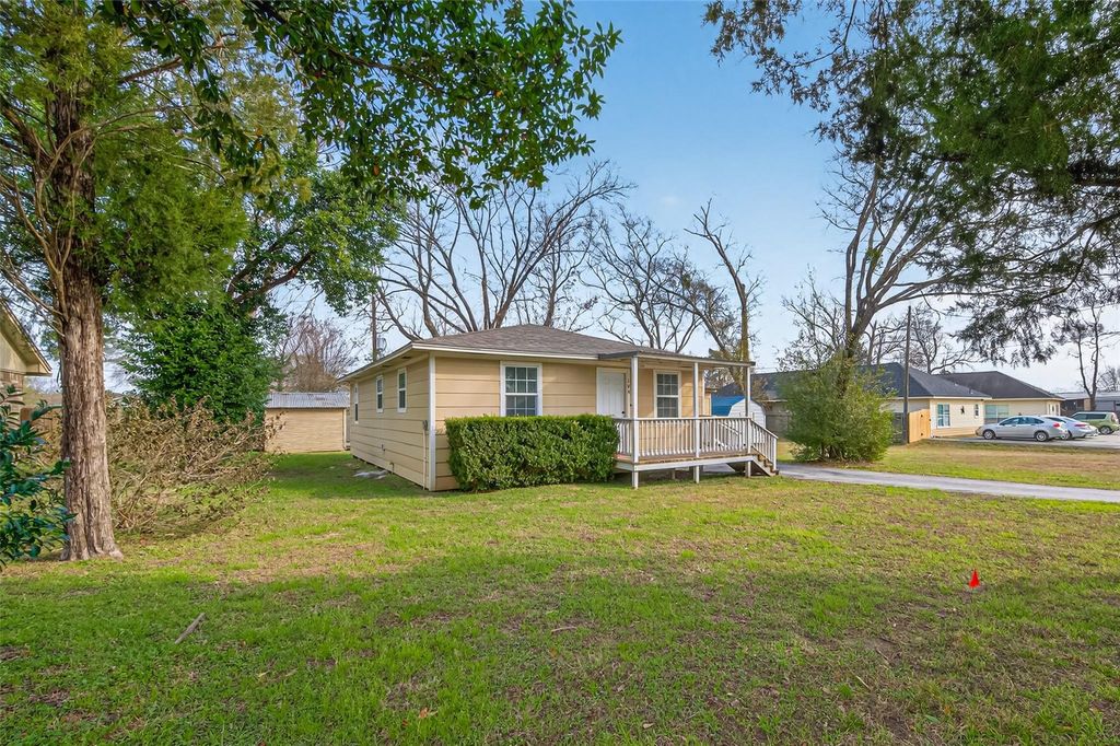 106 Longstreet Road, Willis, TX 77378