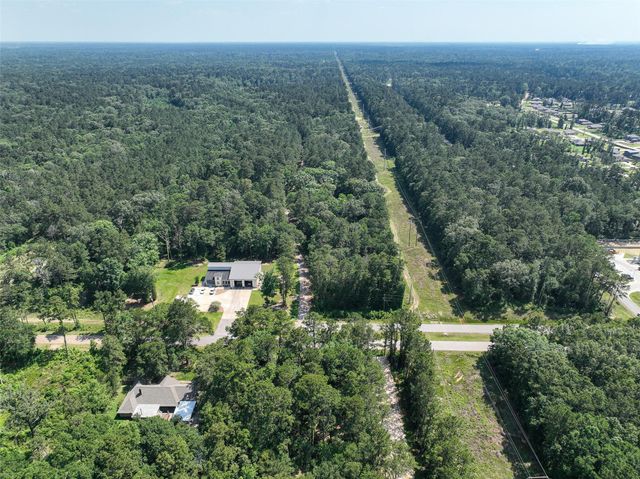 000 Fairway Dr, New Caney, TX 77357
