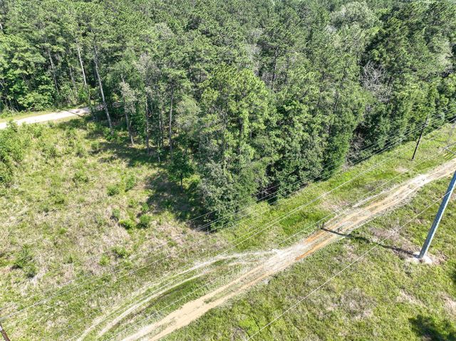000 Fairway Dr, New Caney, TX 77357