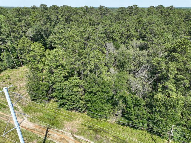 000 Fairway Dr, New Caney, TX 77357