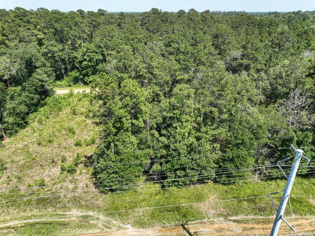 000 Fairway Dr, New Caney, TX 77357