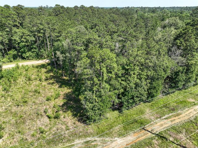 000 Fairway Dr, New Caney, TX 77357