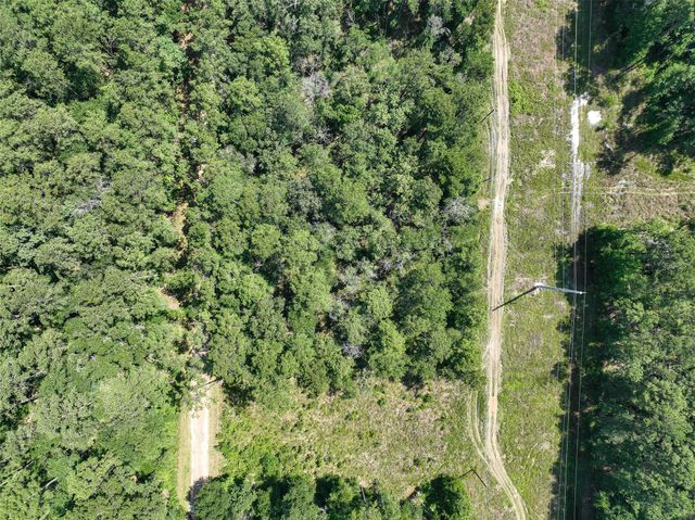 000 Fairway Dr, New Caney, TX 77357