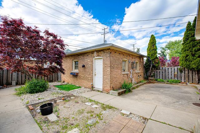 7047 N 26TH Parkway, Berwyn, IL 60402
