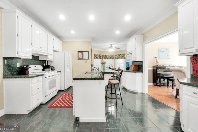 561 Harbour Shores Drive, Jackson, GA 30233