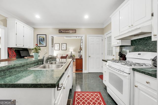 561 Harbour Shores Drive, Jackson, GA 30233