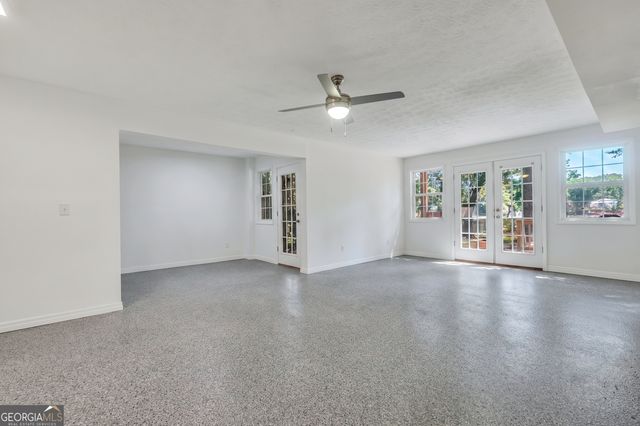 561 Harbour Shores Drive, Jackson, GA 30233