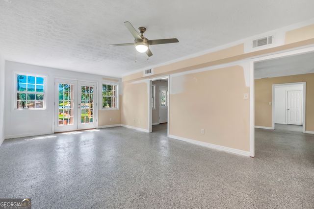 561 Harbour Shores Drive, Jackson, GA 30233