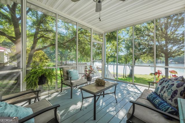 561 Harbour Shores Drive, Jackson, GA 30233