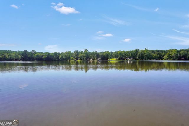 561 Harbour Shores Drive, Jackson, GA 30233