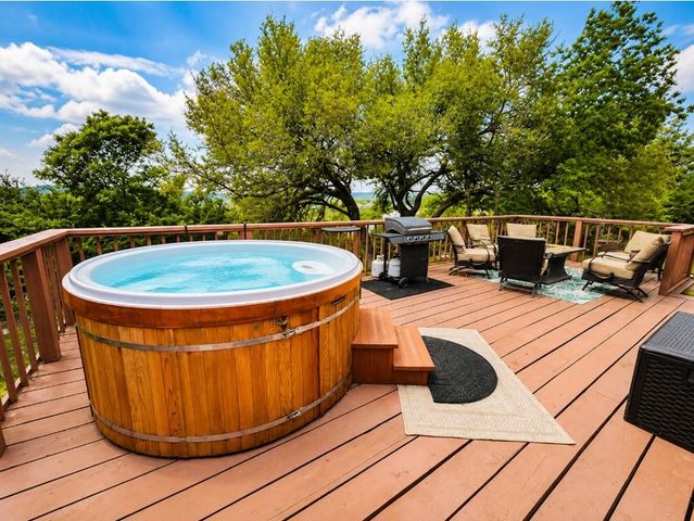 863 Roadrunner SPUR, Canyon Lake, TX 78133