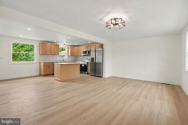 749 N RAILROAD ST, Palmyra, PA 17078