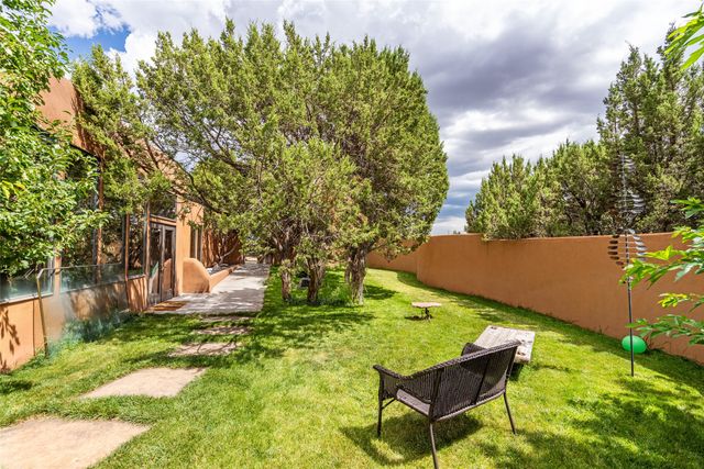 106 Camino Espejo, Santa Fe, NM 87507