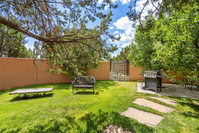 106 Camino Espejo, Santa Fe, NM 87507