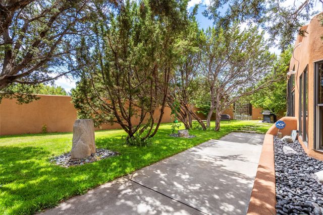 106 Camino Espejo, Santa Fe, NM 87507