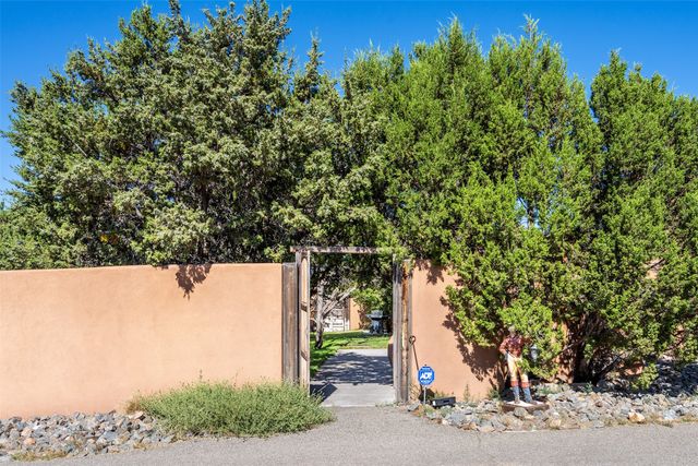106 Camino Espejo, Santa Fe, NM 87507