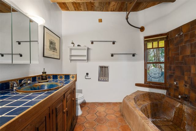 106 Camino Espejo, Santa Fe, NM 87507