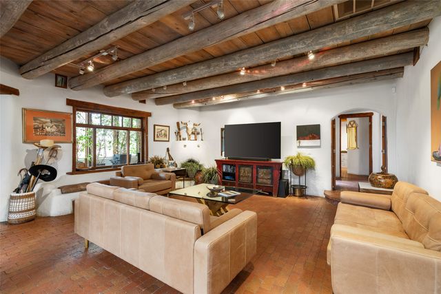 106 Camino Espejo, Santa Fe, NM 87507