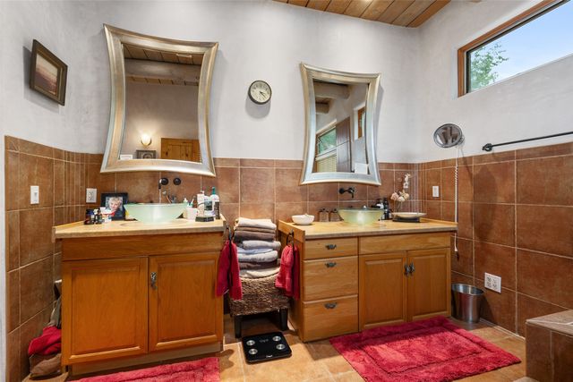 106 Camino Espejo, Santa Fe, NM 87507