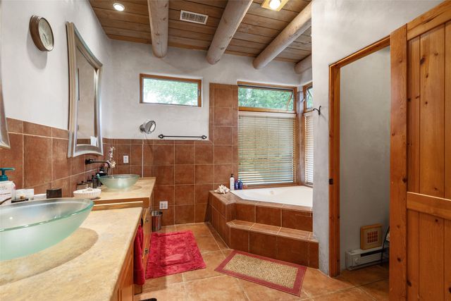 106 Camino Espejo, Santa Fe, NM 87507