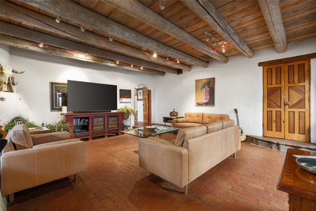 106 Camino Espejo, Santa Fe, NM 87507