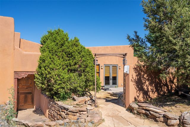 106 Camino Espejo, Santa Fe, NM 87507