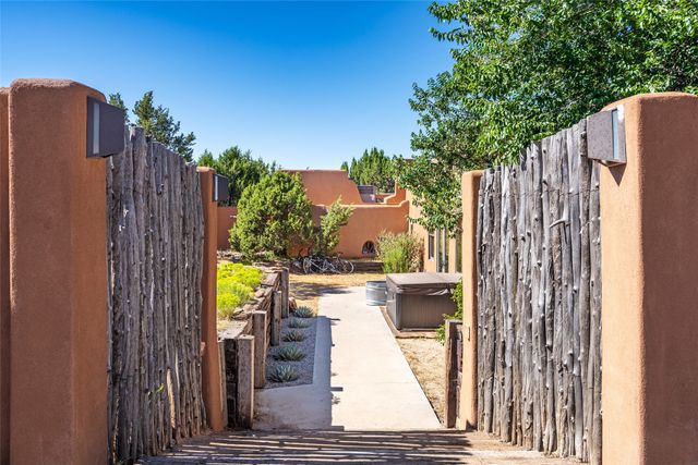 106 Camino Espejo, Santa Fe, NM 87507