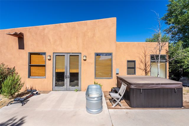 106 Camino Espejo, Santa Fe, NM 87507