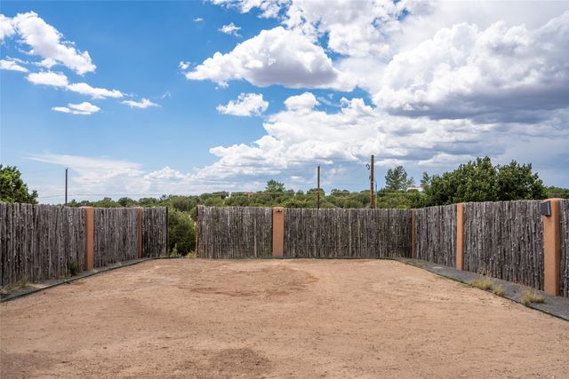 106 Camino Espejo, Santa Fe, NM 87507