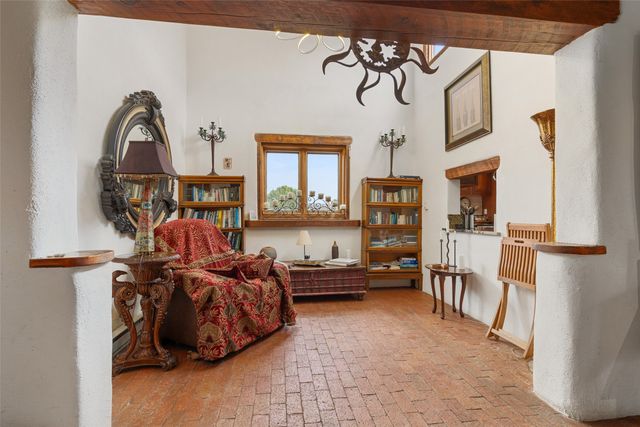 106 Camino Espejo, Santa Fe, NM 87507