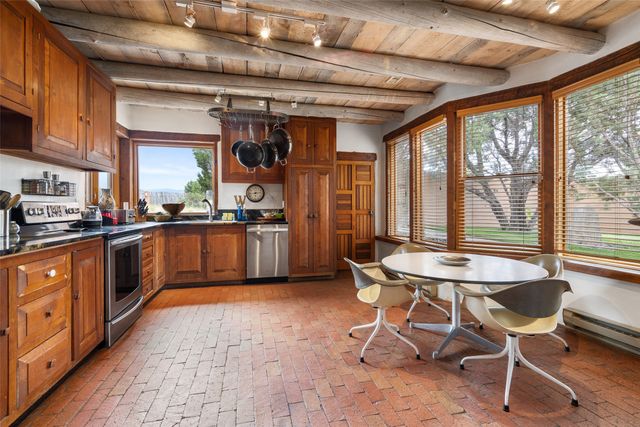 106 Camino Espejo, Santa Fe, NM 87507