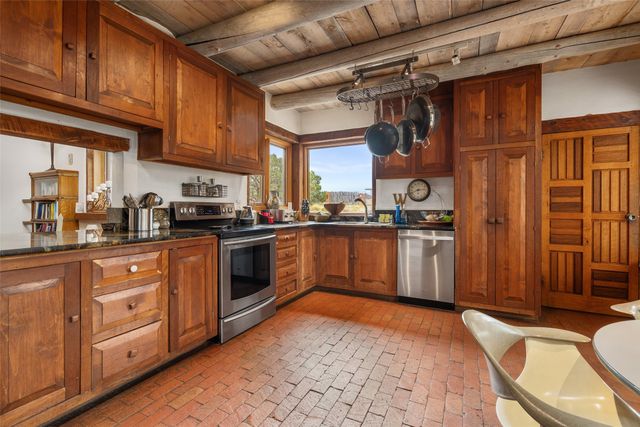 106 Camino Espejo, Santa Fe, NM 87507