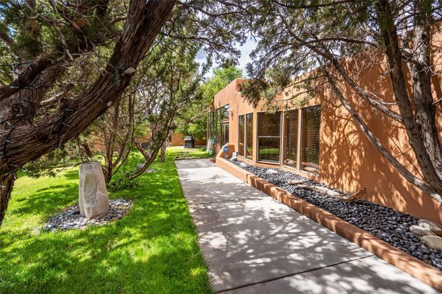 106 Camino Espejo, Santa Fe, NM 87507