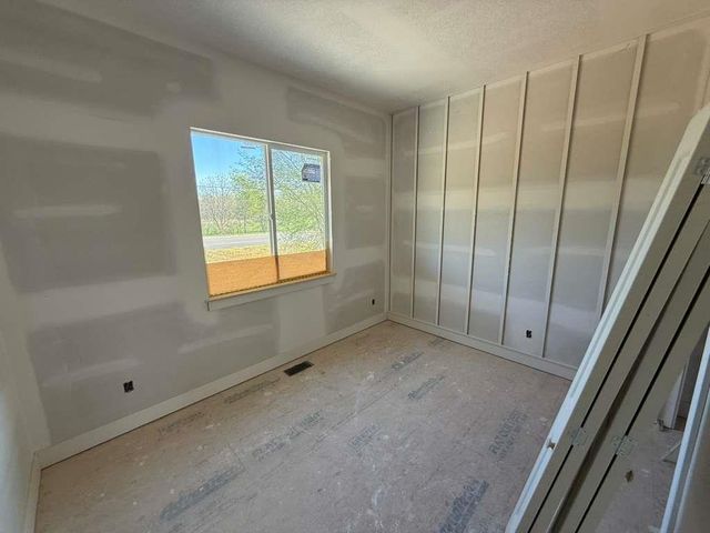 3014 E Sunflower Dr, Derby, KS 67037