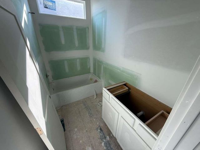 3014 E Sunflower Dr, Derby, KS 67037