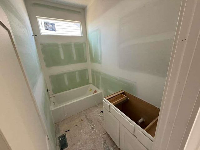 3014 E Sunflower Dr, Derby, KS 67037