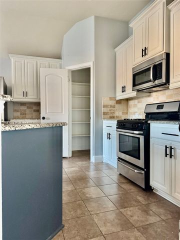 667 Sharpley, Fate, TX 75087