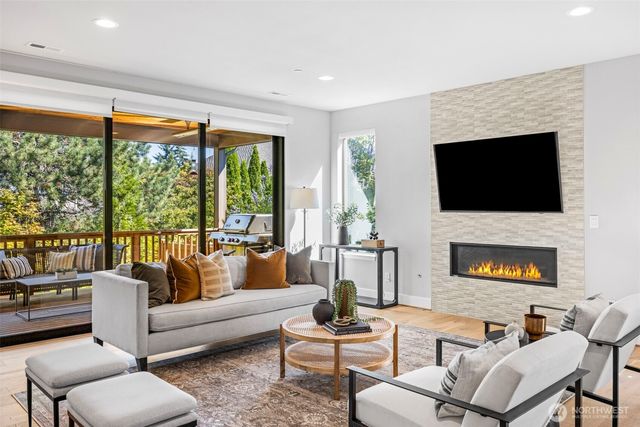 16022 124th Court NE, Woodinville, WA 98072