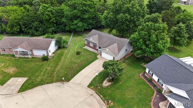 324 Lyons Drive, Troy, MO 63379
