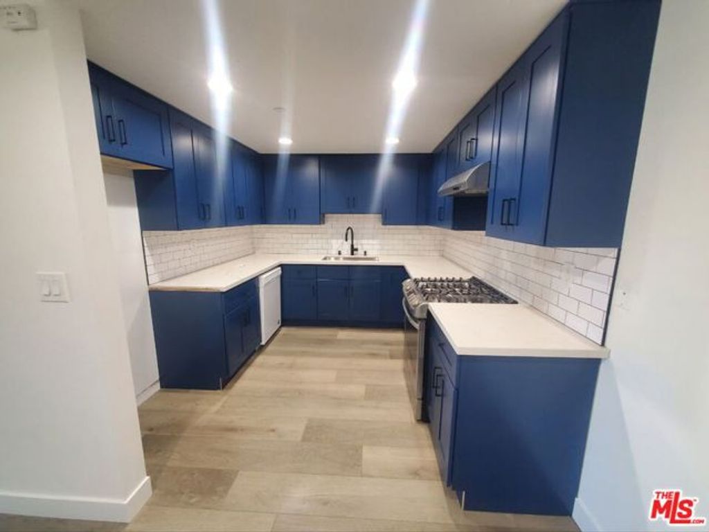 1029 S Hobart Boulevard 303, Los Angeles, CA 90006