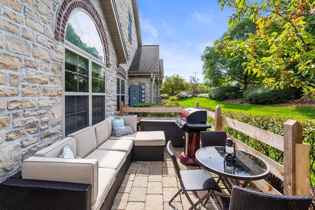 W155N6995 Amberleigh CIRCLE, Menomonee Falls, WI 53051
