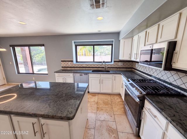 2083 W Arizona Rose Drive, Oro Valley, AZ 85737
