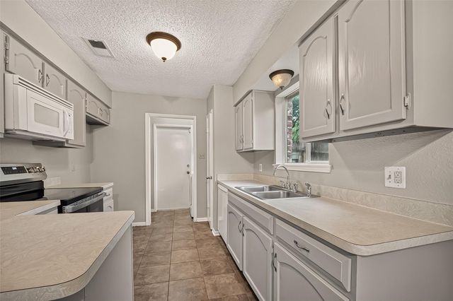 16451 Cavendish Drive, Houston, TX 77059