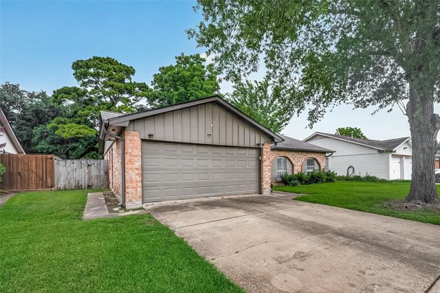 16451 Cavendish Drive, Houston, TX 77059